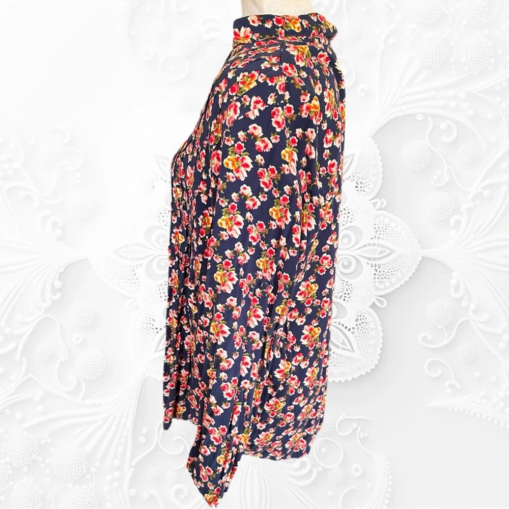 Woman Within Floral Blouse - Picture 3 of 7